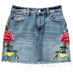 PacSun floral embroidered mini skirt raw hem pockets